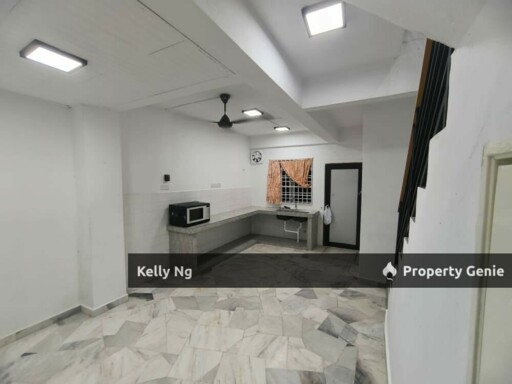2 Sty Renovated House With Air Cond & Water Heater Att Tmn Sri Indah Klang For Rent
