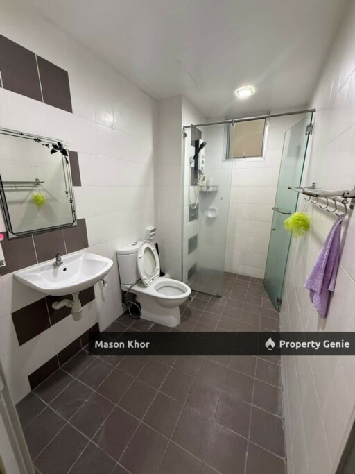 THE GOLDEN TRIANGLE CONDO 1165sf 2CP FULLY RENOVATED RELAU