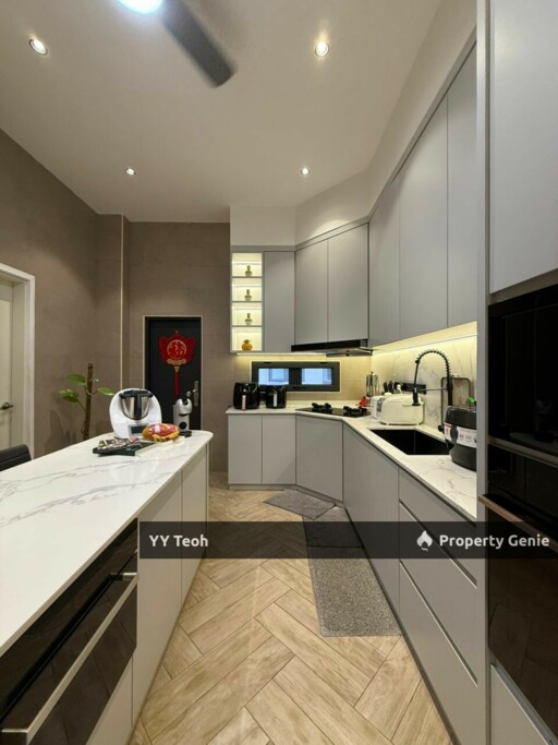 8 Residence 2.5 Storey Superlink