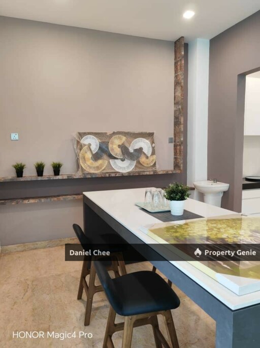 Modern Semi-d Selling Below Market Value with Fully Furnished