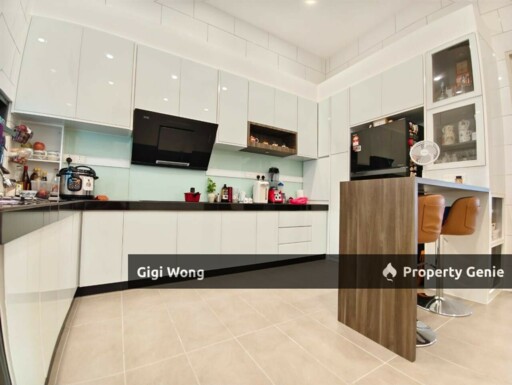 8 Residence Superlink 2.5 Terrace House