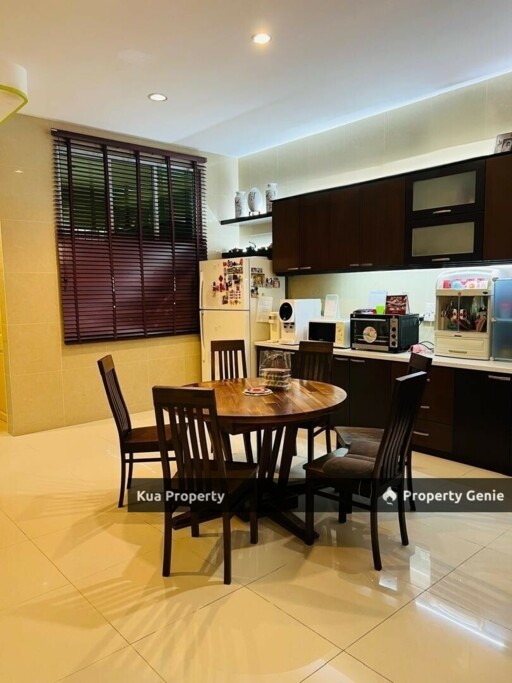 Lorong Lapangan Terbang / Airport Road