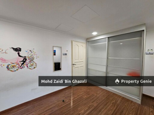 Below Market Renovated  2.5 Storey Terrace Presint 8