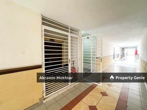 Freehold, Renovated, Partially Furnished & 1 Parking | Kristal Villa Condominium, Kajang 2