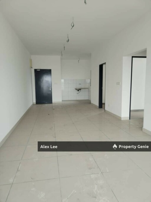 Spacious 3BR Corner @ Holmes 2 | 979sf Mid Floor | Park Views | LRT Walk