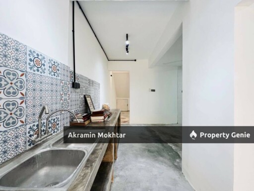 Freehold & Fully Renovated | 2 Storey Terrace Intermediate PU 10 @ Taman Puchong Utama, Puchong