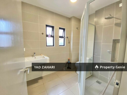 The Strata, Bangi | Townhouse 3 Bedrooms | RM550K - Brand New Unit and Semi Furnished