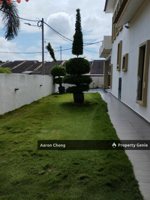 Bukit Rambai  1.5 Storey Semi D