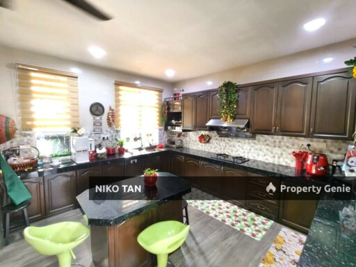 Jalan EJ 3 Double Storey Endlot with Land For Rent