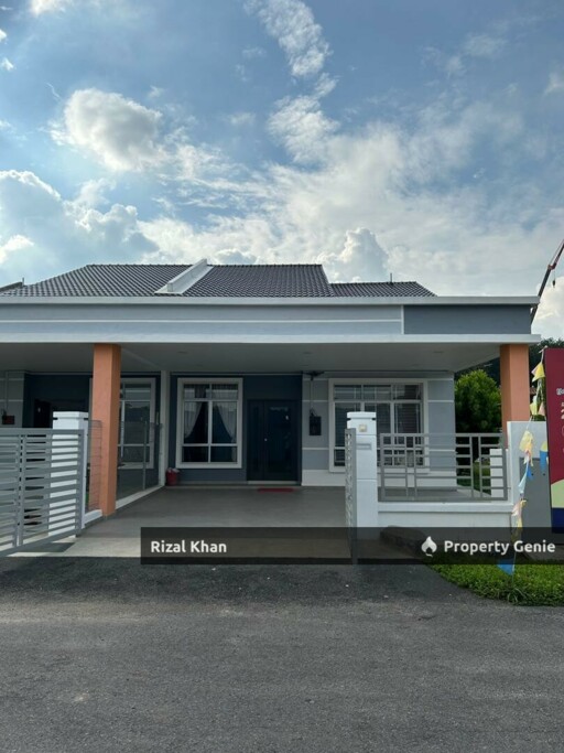 Rumah teres setingkat 24x70 murah, luas & cantik