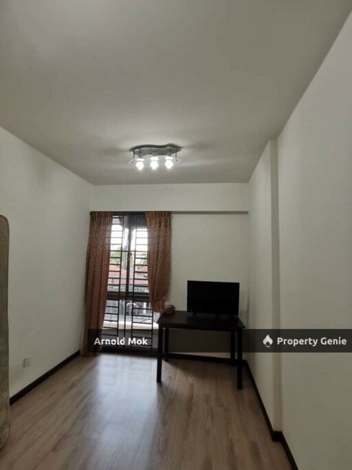 3 Bedrooms Apartment at Molek Pine 1, Taman Molek for Rent
