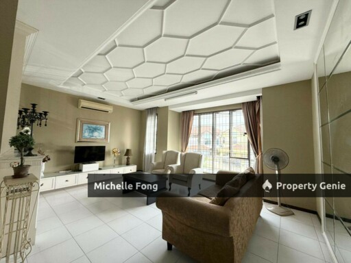 Impian Emas / 2.5 Storey Terrace House / Fully Furnish