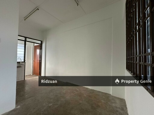 Flat Taman Molek