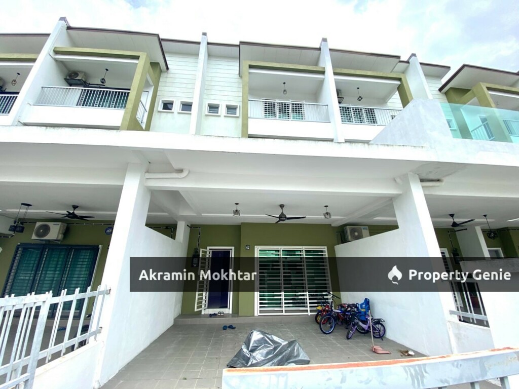 FREEHOLD & RENOVATED | 2.5 storey terrace Jalan SI 1/3 Taman Sentosa Impian Sg Merab Putrajaya