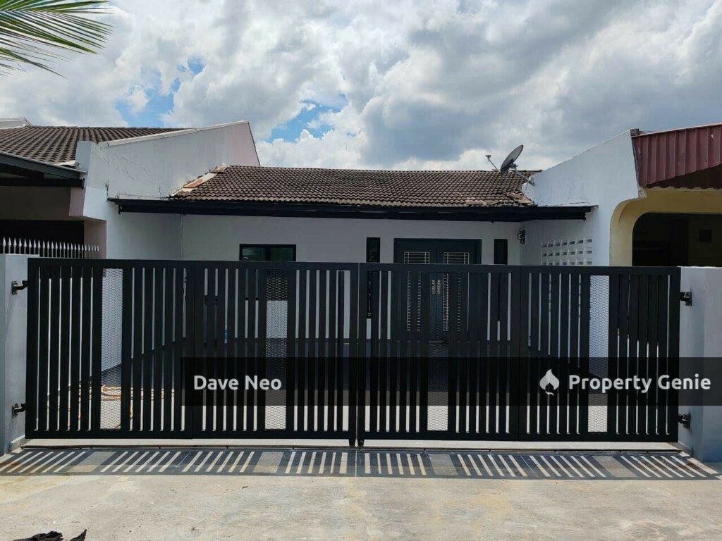 Jalan Bekok @ Taman Johor • 1-Storey House • Fully Renovated