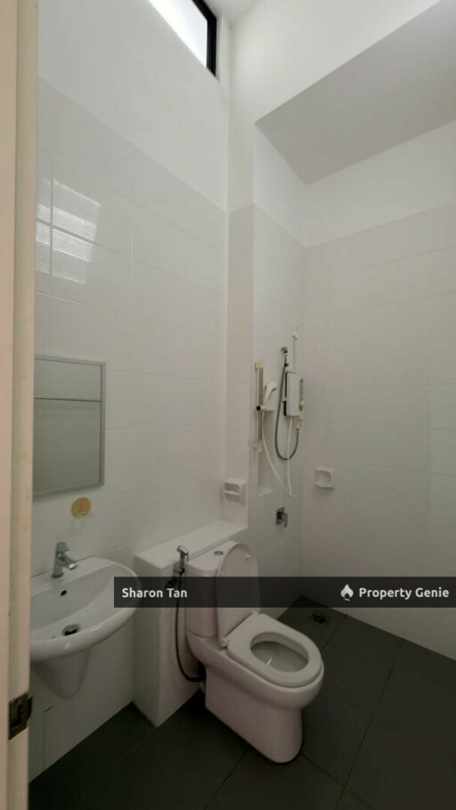 Bigger Size Auto Gate Double Storey Terrace House for Rent @ Eco Summer