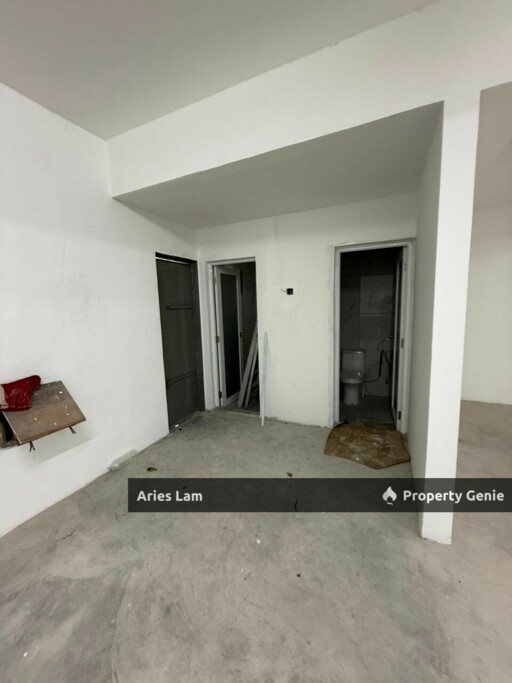 Taman Pelangi / 1st and 2nd Floor For Rent / Hot Area / JB Town / Near KSL Mall
