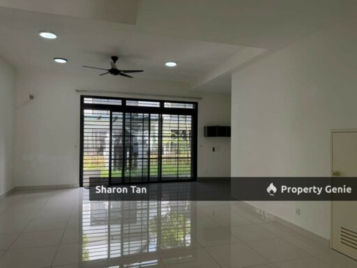 Bigger Size Auto Gate Double Storey Terrace House for Rent @ Eco Summer