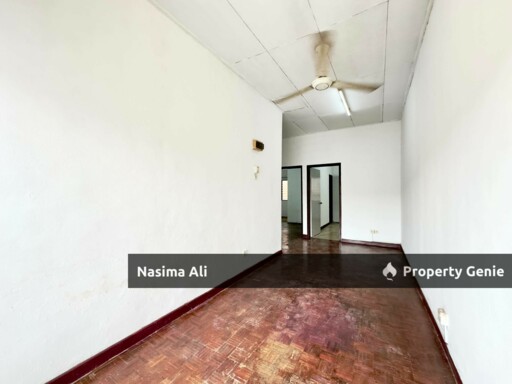 Spacious Unit- 2 Storey, Jalan Turmalin Seksyen 7 Shah Alam