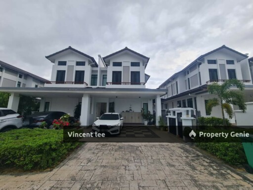 Tenderfield Eco Majestic Semenyih Semi-D cluster 32X70 Renovated Condition