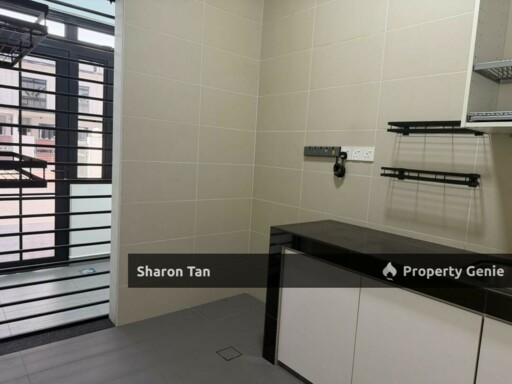 Bigger Size Auto Gate Double Storey Terrace House for Rent @ Eco Summer