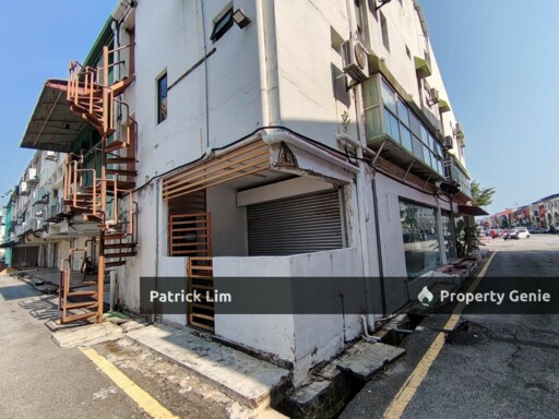 Melaka Raya Main Road Ground Floor (End Lot) For Rent