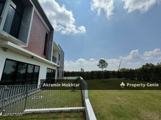 FULLY RENOVATED & PARTIALLY FURNISHED |  GAMUDA 25.7  Lucent Residence @ Twentyfive.7 Two storey Semi D Corner Lot (Cul De Sac)