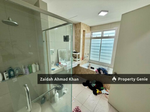 1080 RESIDENCE TAMAN PUNCAK SAUJANA KAJANG 3-STOREY SEMI DETACHED FACING CLUB HOUSE 2 MASTERBEDROOM