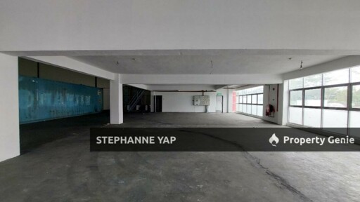 1 1/2 Storey Semi-D Factory for Rent