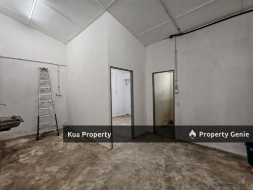 First Floor Intermediate Shophouse For Rent 📍Located at 3½ Mile, Lorong Datuk Tawi Sli, Jalan Penrissen