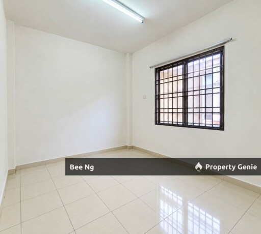 Tampoi Utama / Ground Floor Flat / Fully Renovated / Full Loan