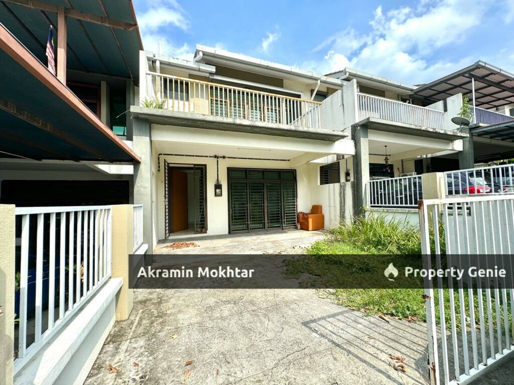 Double Storey Taman Mawar Bandar Baru Salak Tinggi, Sepang.