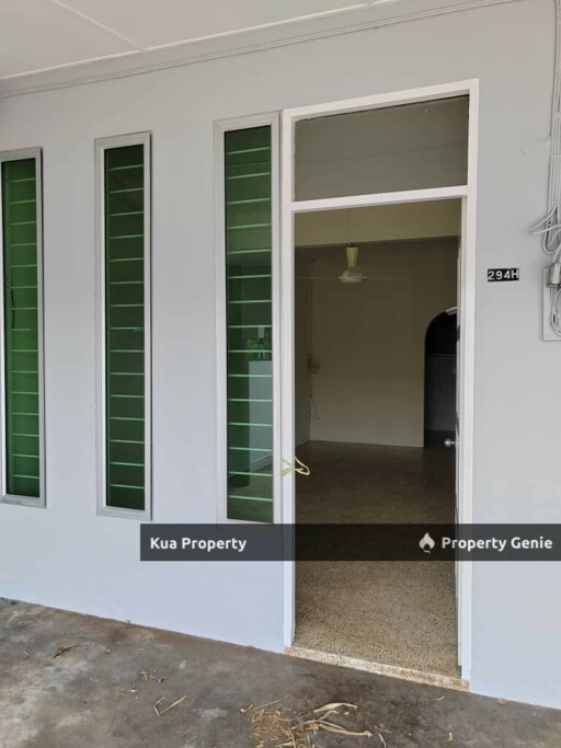 Single Storey Terrace Intermediate House For Sales Located at Matang Jaya