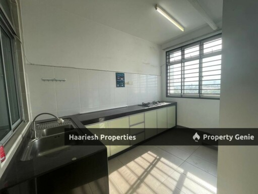 EASTBAY LUXURY APARTMENT PANGSAPURI SERI BAYAN, MASAI