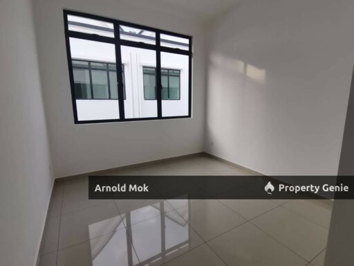 2 Storey Terrace House @ South Hills Bandar Seri Alam for Sale
