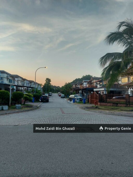 Corner Double Storey Terrace at Bukit Jelutong, Selangor