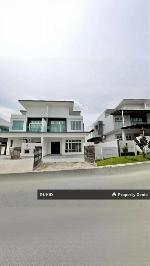 Freehold 4R4B Cluster House For Sale in Taman Bestari Indah Ulu Tiram