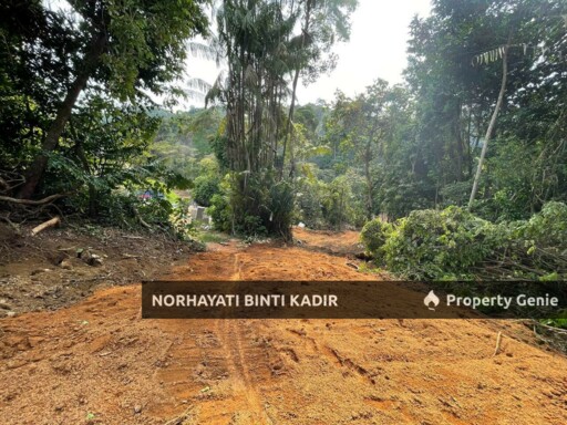 (HOT AREA) LOT BANGLO BESERAH BERHAMPIRAN KG DARAT SEKOLAH
