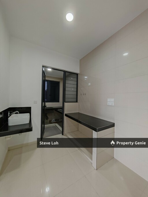 4bedroom Large Unit Next to Velocity Mall & MRT
