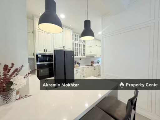FULLY RENOVATED & PARTIALLY FURNISHED |  GAMUDA 25.7  Lucent Residence @ Twentyfive.7 Two storey Semi D Corner Lot (Cul De Sac)