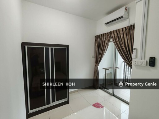 Female Room Renting at Suriamas Suites Condo @ Larkin JB