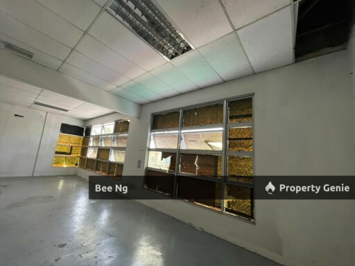 Kempas Utama / 1.5 Storey Semi D Factory / Light Industry