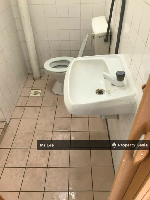 End Lot 2 Storey Town House (1St Floor unit)-Taman Sri Sentosa @ Klang-Ready 31/10