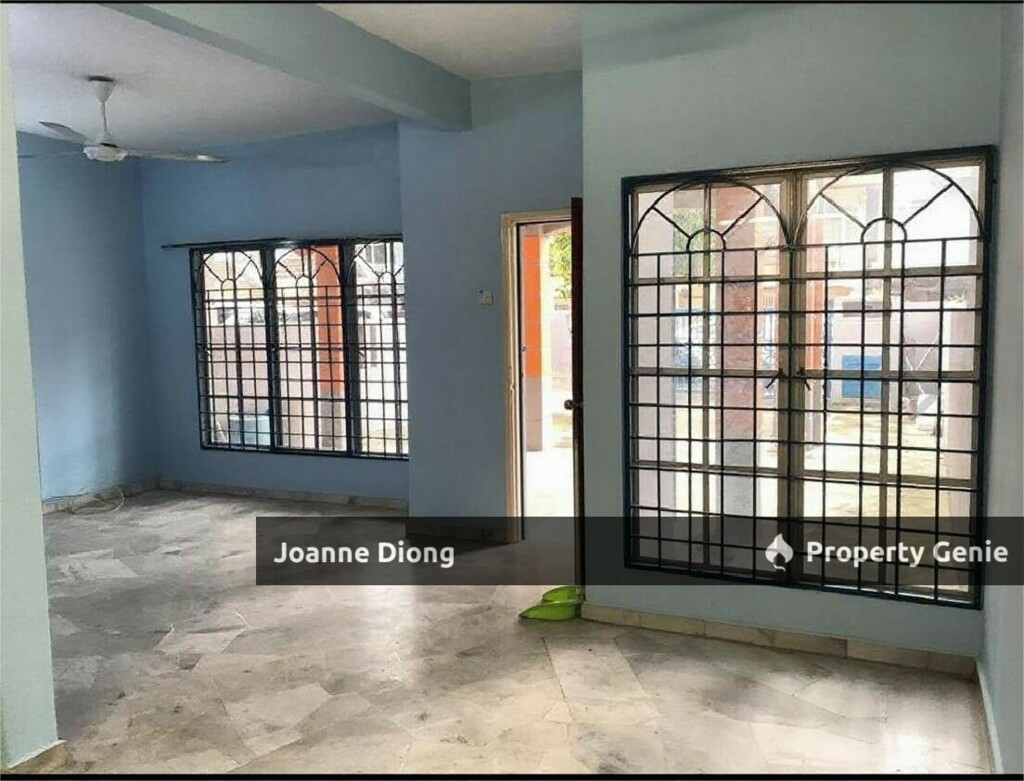 Bandar Kinrara 4 Double Storey Terrace House