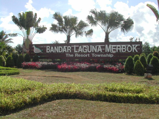 Bandar Laguna Merbok