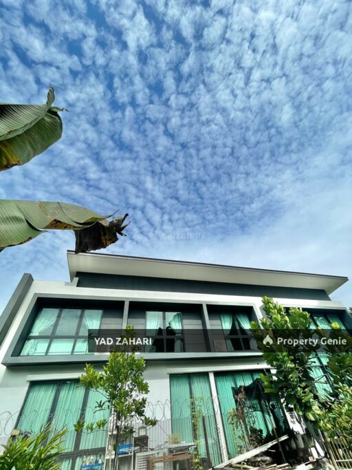 Semi-furnished Double Storey Zero Lot Bungalow Next to the Natural Lake, Perdana Heights