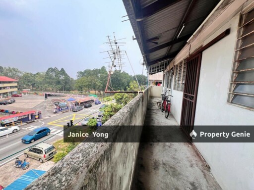 🔥For Sale🔥  Low Cost Flat @ Taman Ungku Tun Aminah Block 63 2 Bedrooms  1 Bathroom  494 sqft Level 4 Free Hold  Non Bumi  Unblock View   Asking Price：RM145k Bank Value：RM190k  欢迎来电 / Whatsapp了解详情