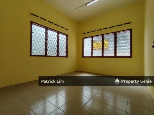 Taman Bukit Beruang Corner Lot, Single Storey Terrace House For Rent