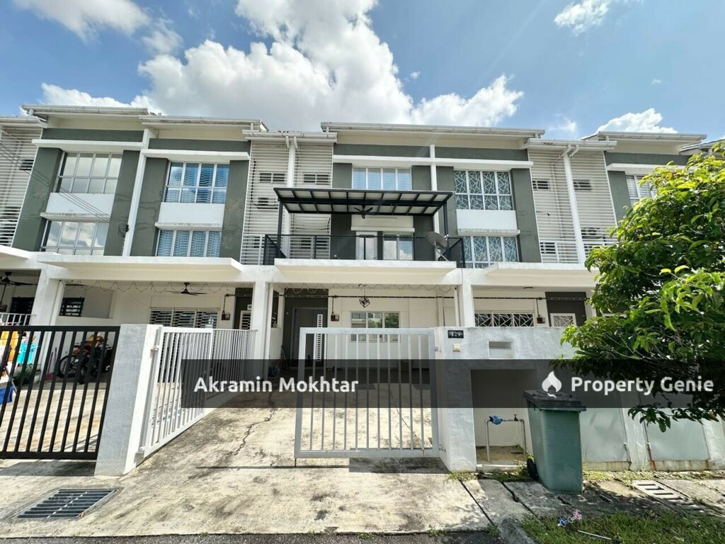 Partially Furnished, Gated & Guarded | 3-STOREY INTERMEDIATE AZALEA @ BUKIT RAHMAN PUTRA