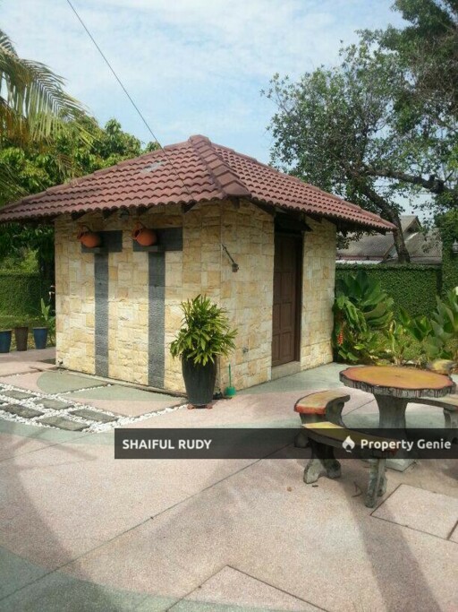 Bungalow with Private Pool @ Paya Jaras